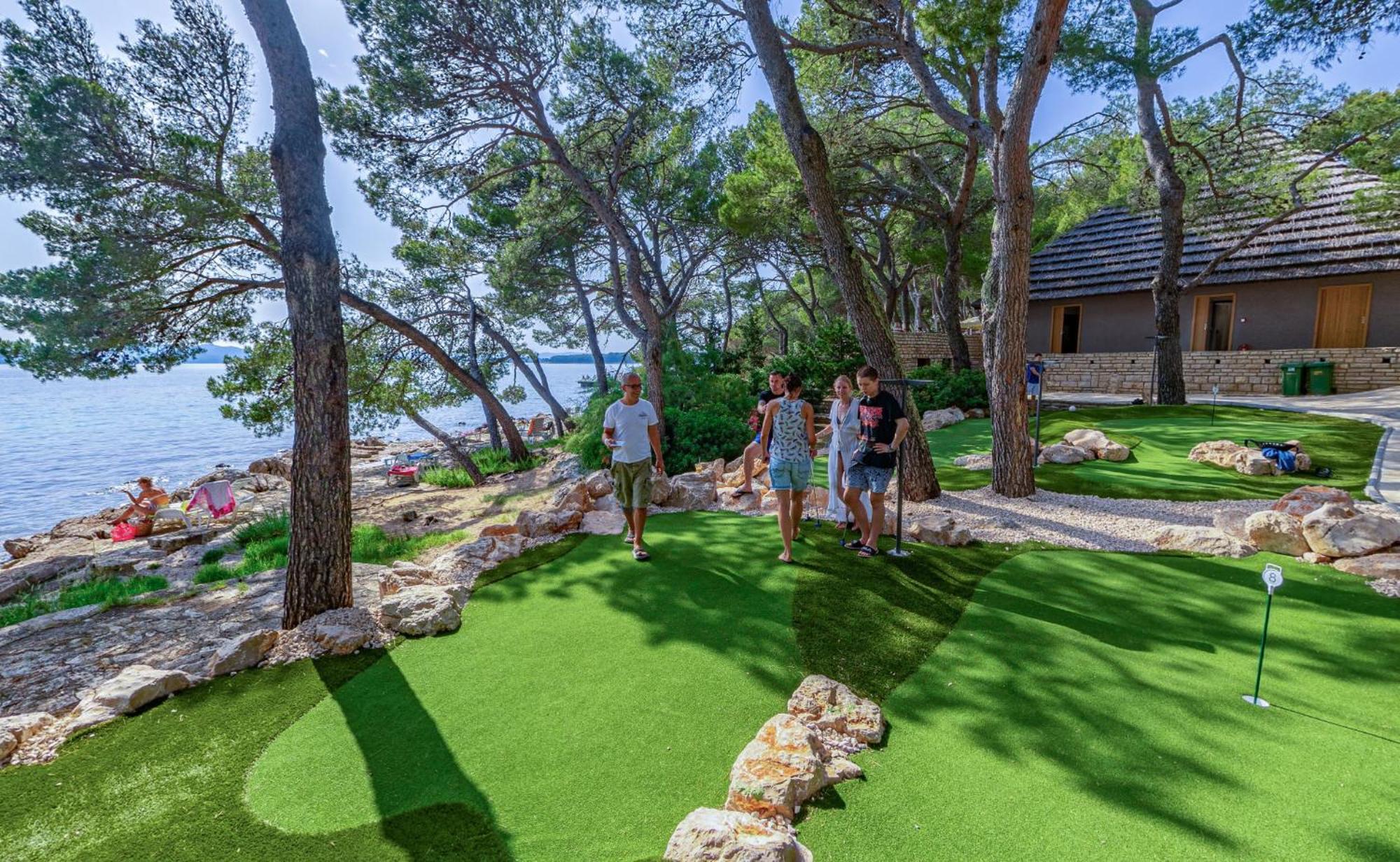 Pine Beach Pakostane Glamping Homes Екстериор снимка