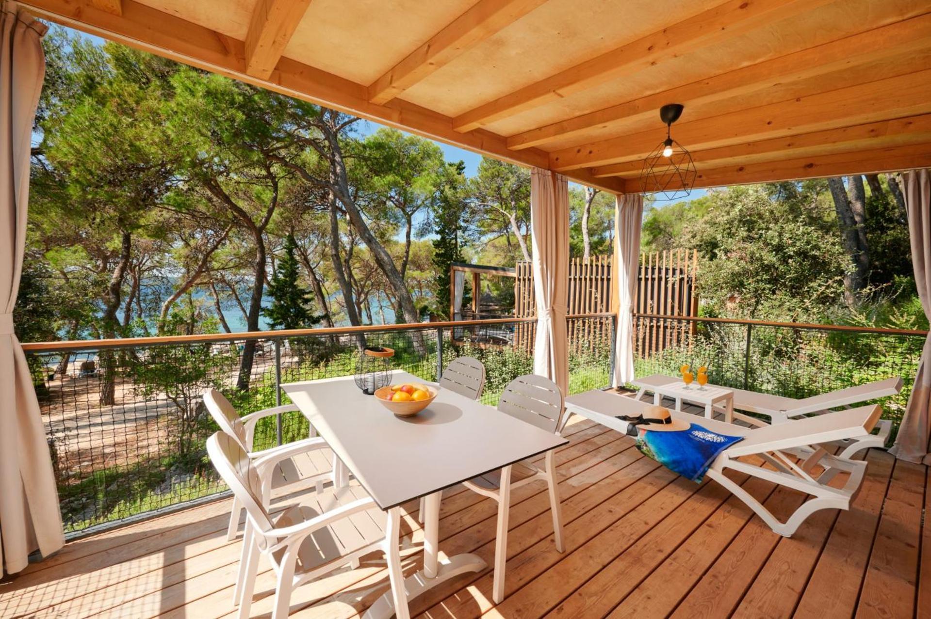 Pine Beach Pakostane Glamping Homes Екстериор снимка